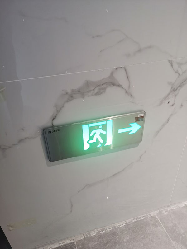 應(yīng)急疏散系統(tǒng)在復(fù)雜建筑結(jié)構(gòu)中的適用性如何？