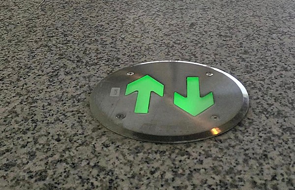 煙霧對(duì)智能疏散指示系統(tǒng)的運(yùn)行有何影響？